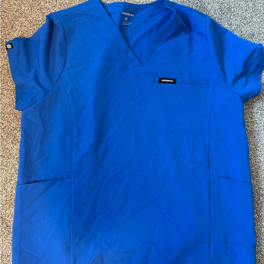 Jaanuu women’s scrub top
